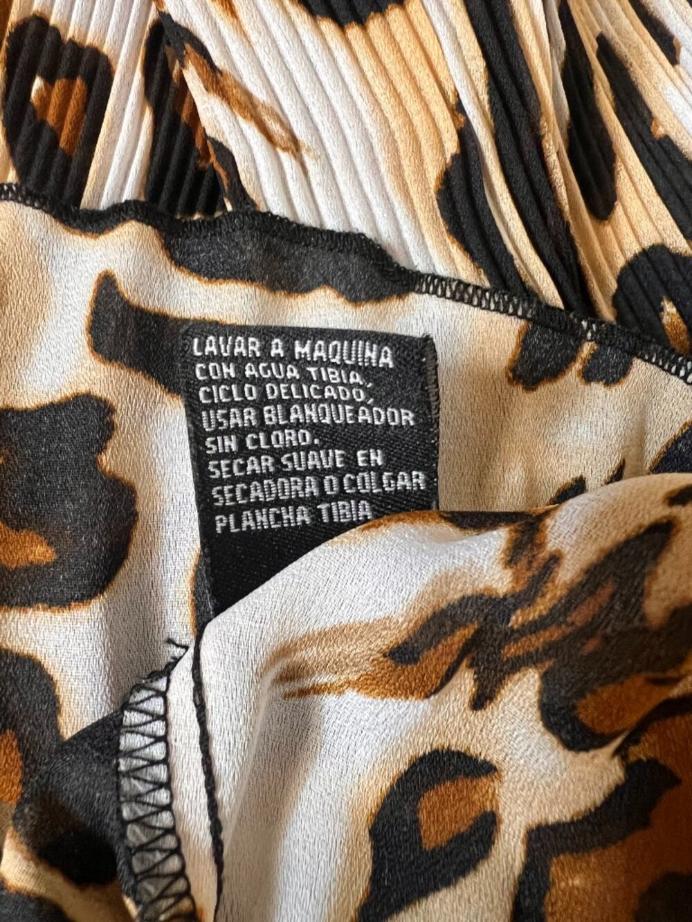 Essentials by Milano Leopard Print Pleated Sheer Blouse Square Neck 3X Plus - Picture 5 of 10